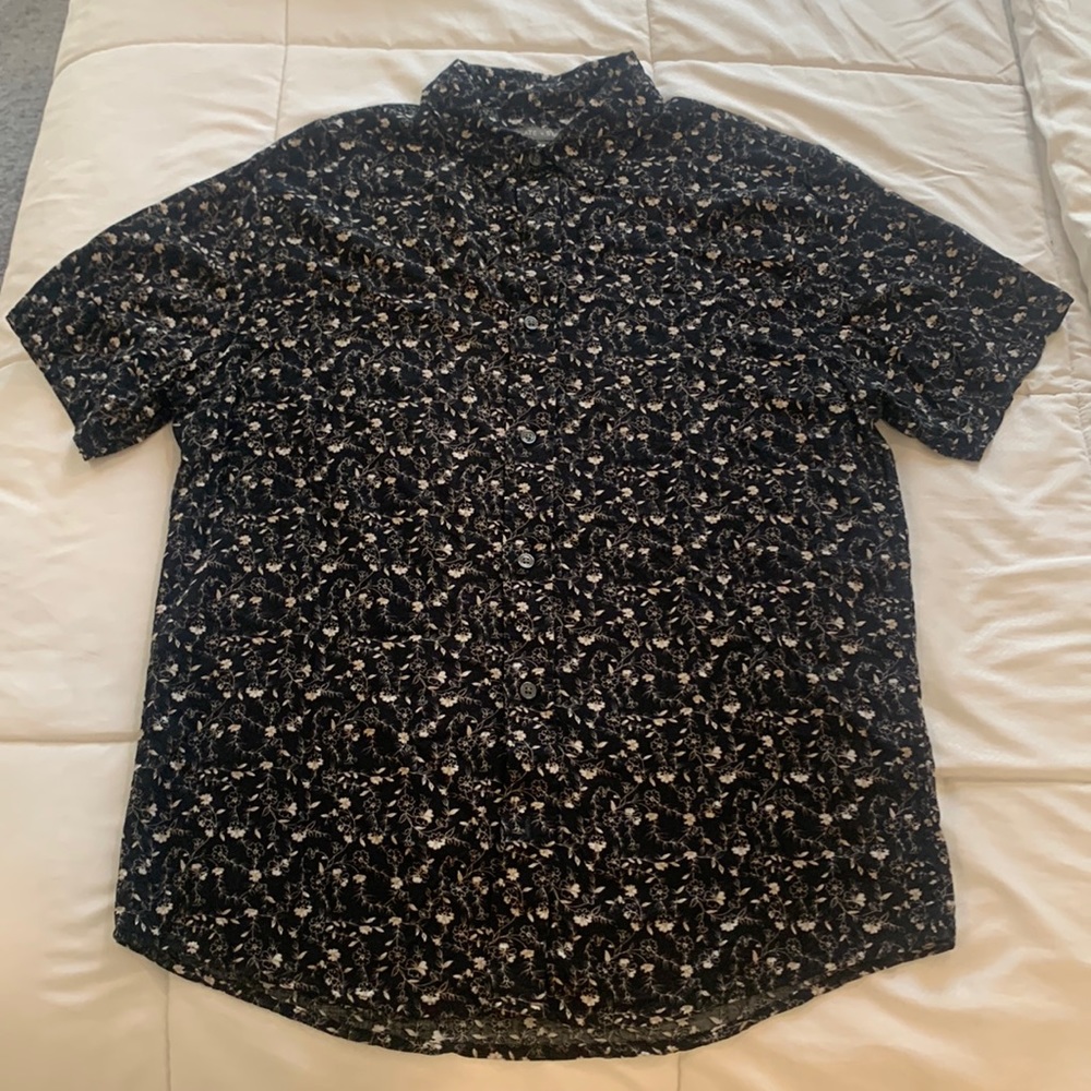 Slate & Stone men’s short sleeve button down. M